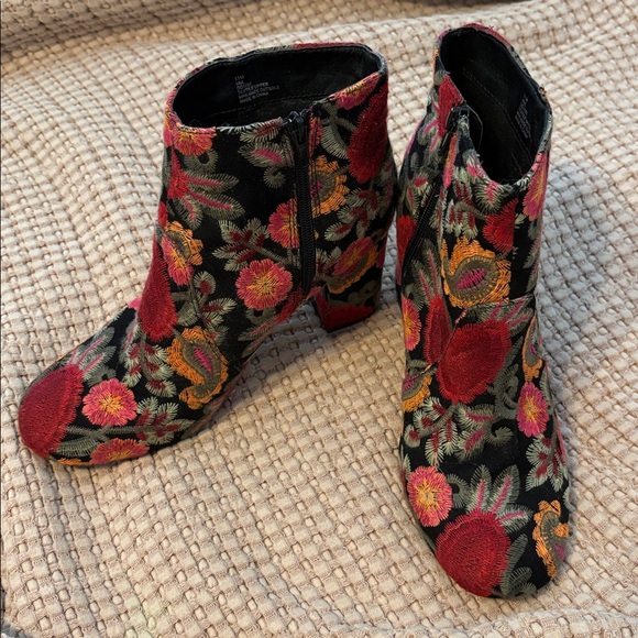 MIA Floral Embroidered Heeled Boots - Black and Red - Picture 1 of 4